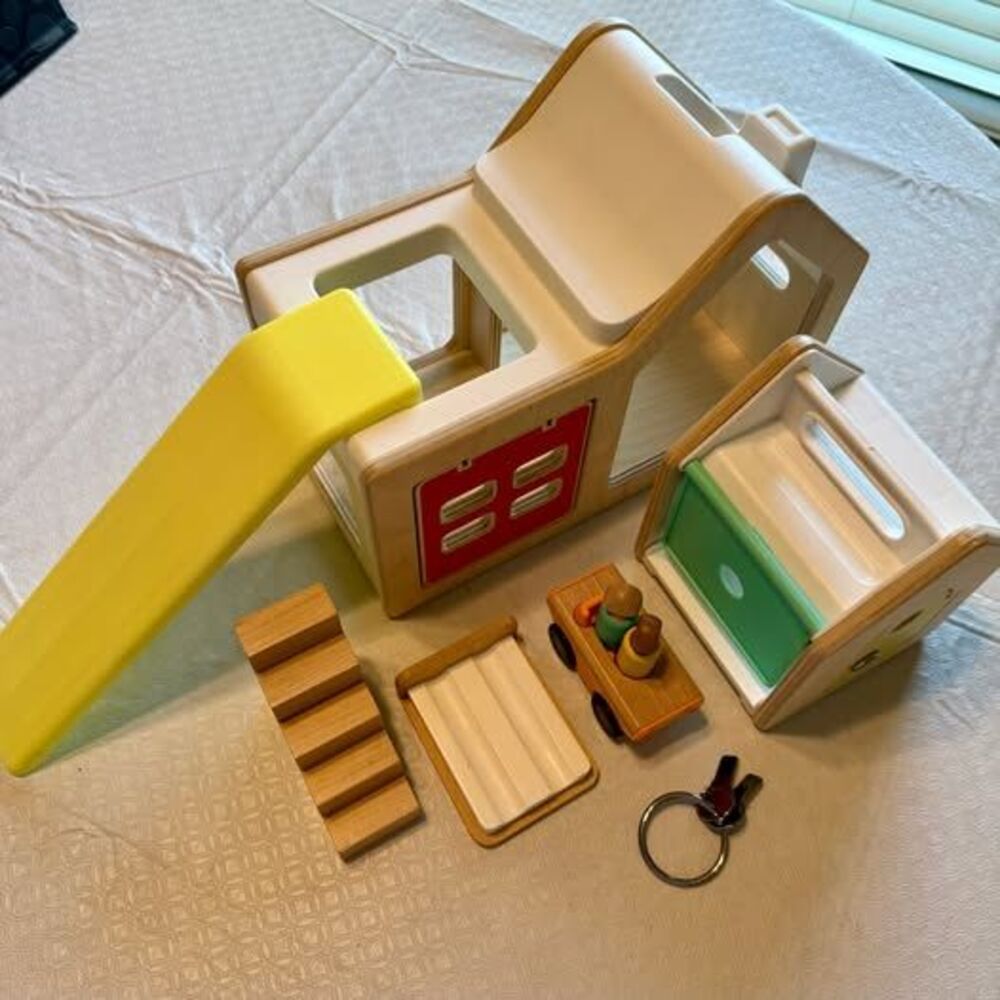 Lovevery Observer Play Kit - Incomplete - Picture 2 of 8